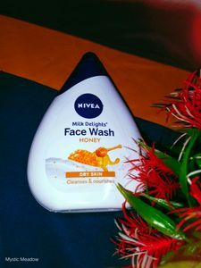 🥛NIVEA Milk Delights Moisturizing Face Wash
