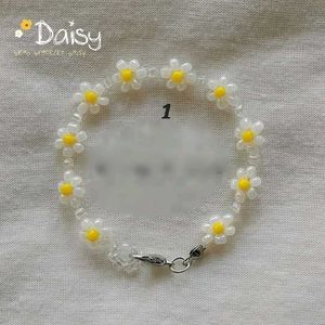 🌼 Daisy Beaded Bracelet