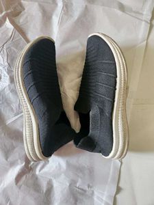 USED CASUAL SHOE FOR WOMAM