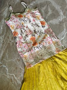 NEW Floral Print Top with Embroidery