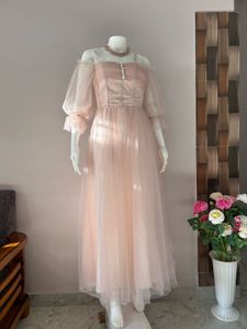 Lace embellish pink gown