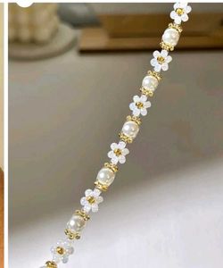 🎀 Stunning Daisy Bracelet