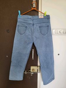 Light Wash Cropped Jeans