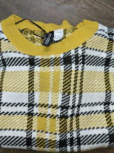 H&amp;M Plaid Knit Sweater - Cozy &amp; Stylish