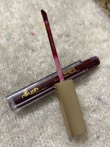 Mate Sinfoor With Lipstick