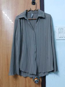 Chic Pleated Button-Down Shirt in Khaki
