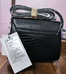 Twenty Dresses Black Textured Structured Bag..
