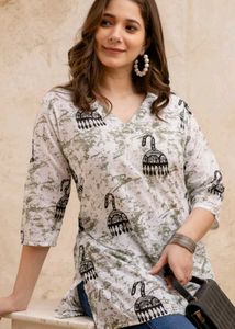 women printed White cotton blend straight Kurta
