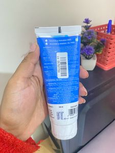 Derma Co 2% Cica Glow Face Wash