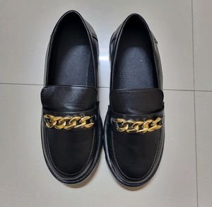 TRENDING BLACK CHUNKY LOAFER
