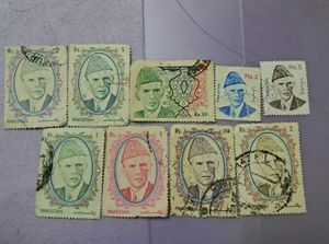 9 Vintage Pakistan : Jinnah Stamps