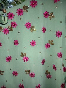 Pretty pastel green dress 🌷✨💚💗