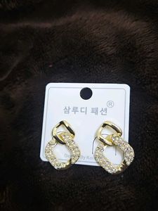 Elegant Pearl &amp; Gold Earrings