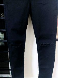 Women&#39;s Black Torn Jeans