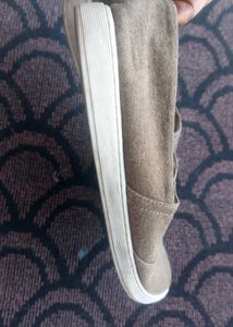 Casual Shoes In Khaki Green Color