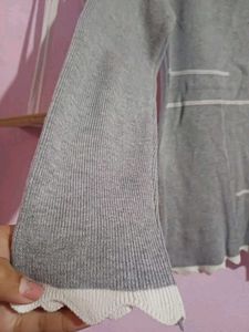 grey full sleeve knit top