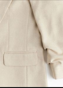 H&amp;M Unique Beige Blazer ❤️