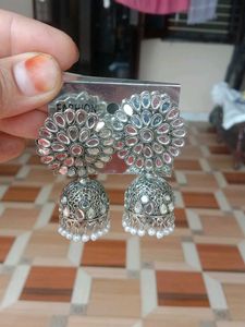 Newly And Stylish Earing