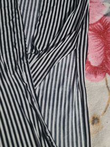 Long Black And White Stripped Shrug⚡️⚡️