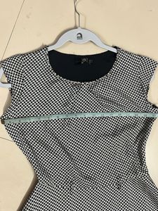 Chic Black &amp; White Patterned Dress