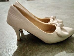 Elegant Cream Ballerinas Heel