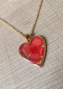 Resin Heart Chain With Petals
