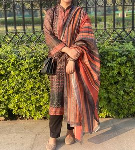 Elegant Printed Organza Dupatta & Kameez