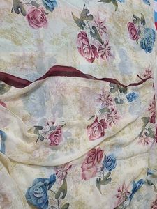 🥰 Cream Georgette Saree with beautiful flowers 💐