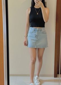 Chic Black Ribbed Knit Sleeveless Crop Top