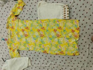 I Am Selling Yellow Printed Kurta Set