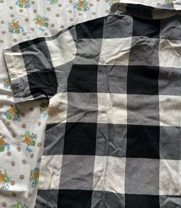 Black And White Crop Shirt🖤🤍