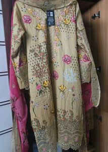 New pakistani Floral Kurta Set