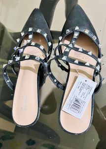 Eye catching Studded Black Pointed Mules