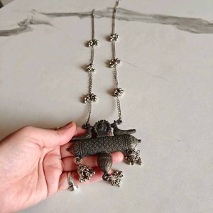 Silver Tone Necklace