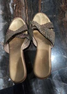 Metro Sandal - Golden