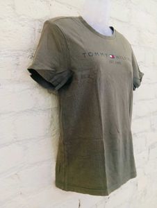 Authentic Tommy Hilfiger Casual T-shirt
