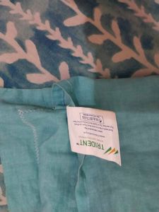 Trident Comfort Living Cotton Bedsheet With Pillow