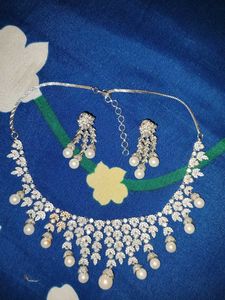 Elegant Pearl &amp; Crystal Necklace