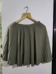 BANANA REPUBLIC SOFT PLATED SKIRT