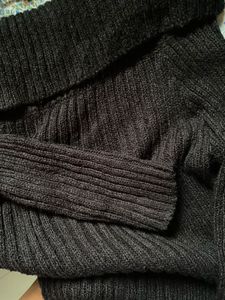 Chic Off-Shoulder Ribbed Sweater 🖤 | Free Size