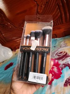 Faces Canada Meakup Brush Set