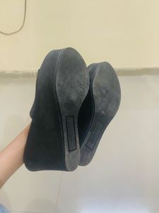 DressBerry Black Shimmer Wedges
