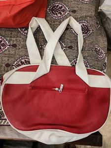 Red Roxy Purse ♦️⬜