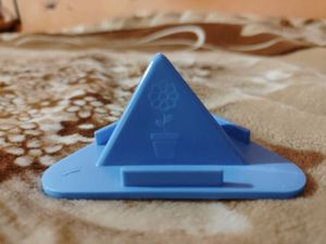 Pyramid Stand Mobile Holder Blue