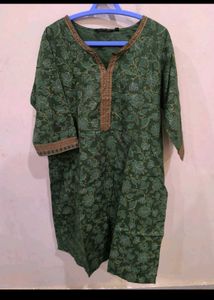 Set of 6 kurtis in size 40. Each kurti for 100!