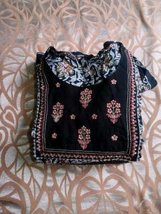 Elegant Blackand Whie Embroidered Kurta
