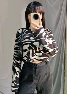 Zebra Print Cropped pullover (h&m brand)