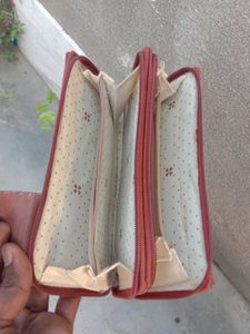 2pcs Stylish Bi-Fold Wallets &amp; Hair Brush