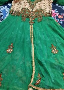 Green &amp; Gold Embellished Lahinga Coti Dupatta