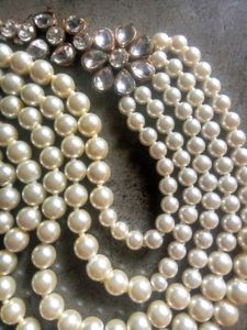 Elegant Pearl and Crystal Necklace